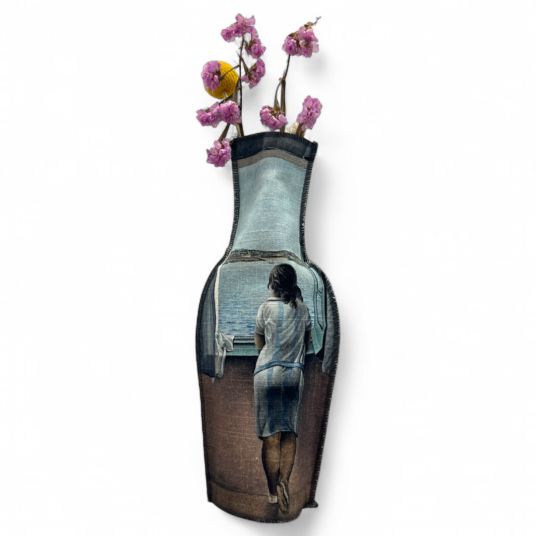 Fabric vase "Figura en una finestra (Figure at the Window)"