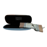 Cargar imagen en el visor de la galería, Funda gafas con gamuza "Figura en una finestra (Figura en una ventana)"