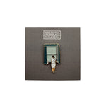 Cargar imagen en el visor de la galería, Pin "Figura en una finestra (Figura en una ventana)"