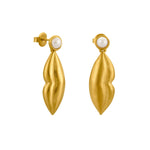 Load image into Gallery viewer, Pearl "Lips" earrings